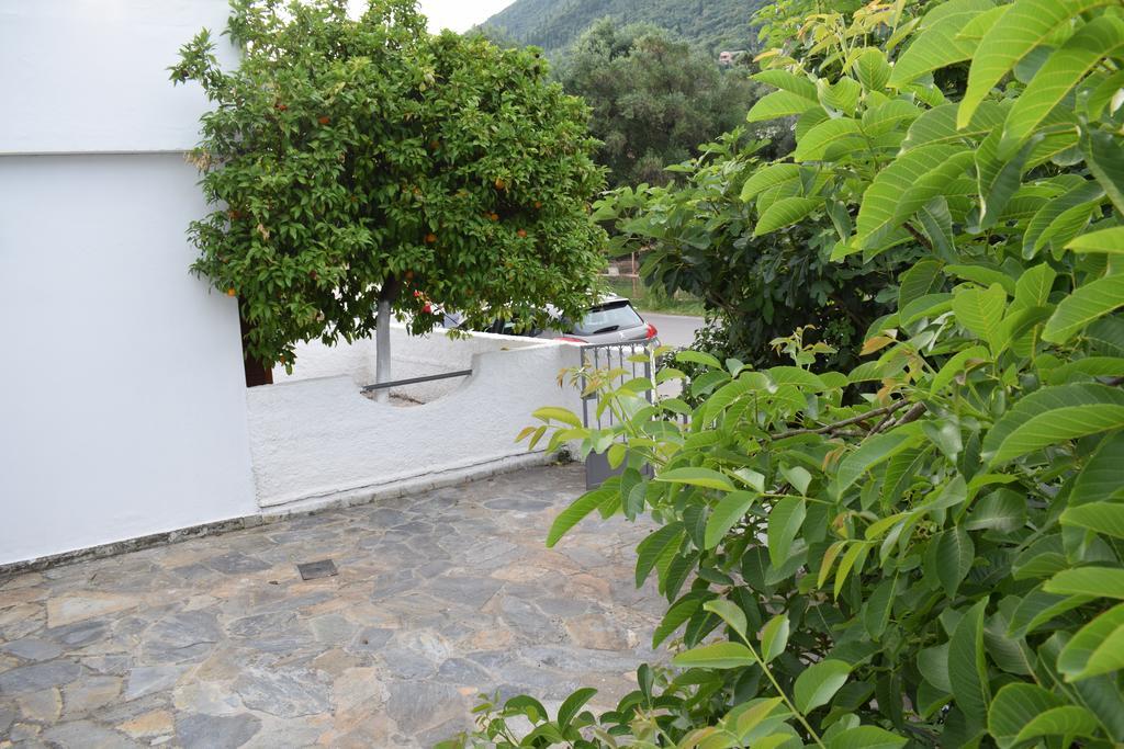 Gorgona Apartments & Studios Ipsos Exterior photo